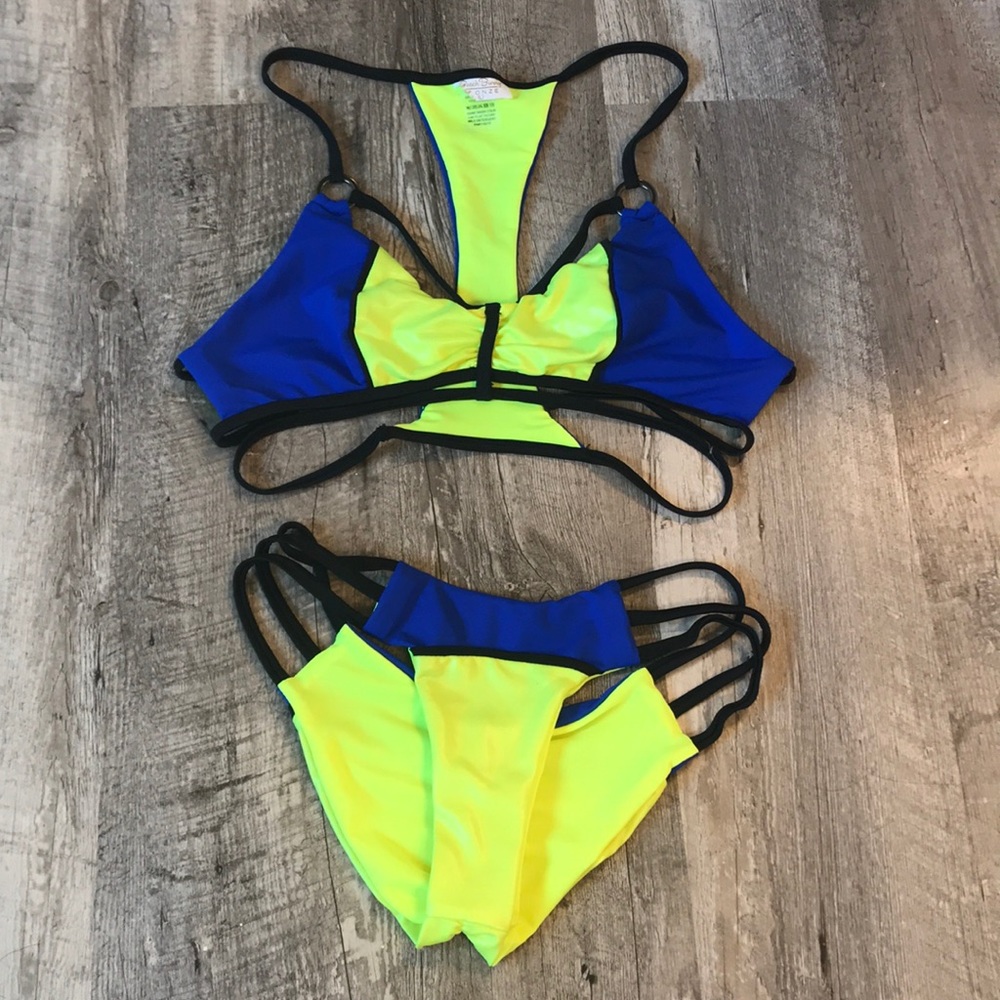 Beach Bunny Form & Function Bikini - image 3